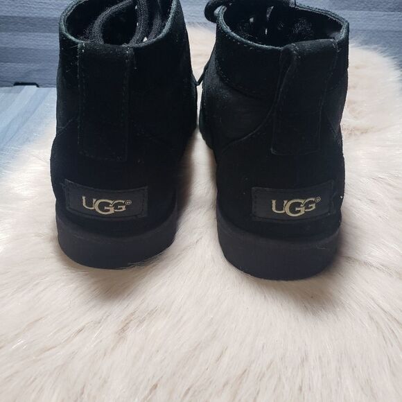 UGG BETHANY BLACK LACE UP SHEARLING LINED BOOT - Picture 4 of 5